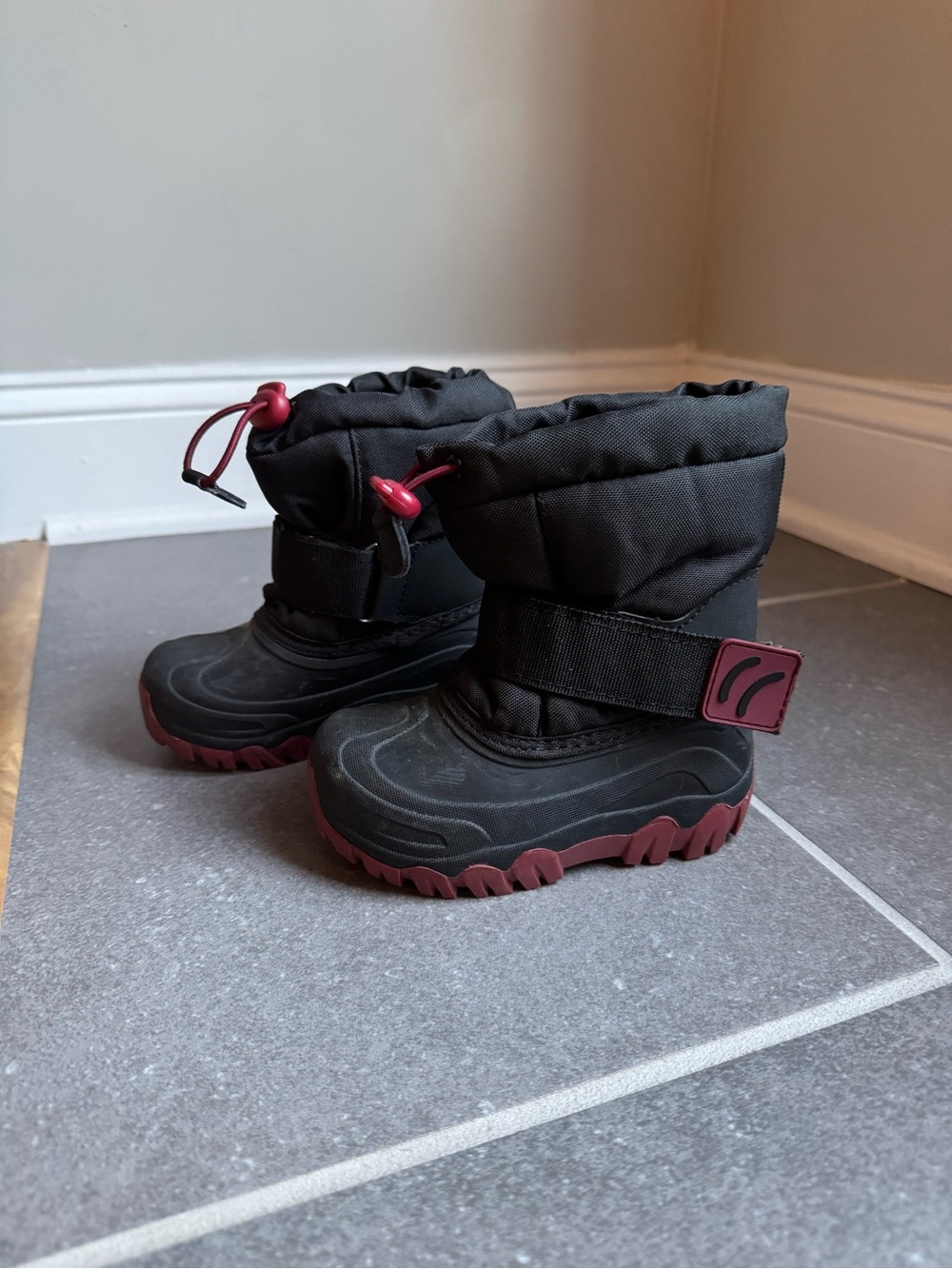 Thermolite Kids Black and Burgundy Winter Snow Boots